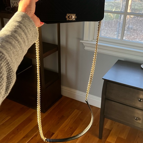 Chanel chevron, caviar leather wallet on a chain - Picture 5 of 16